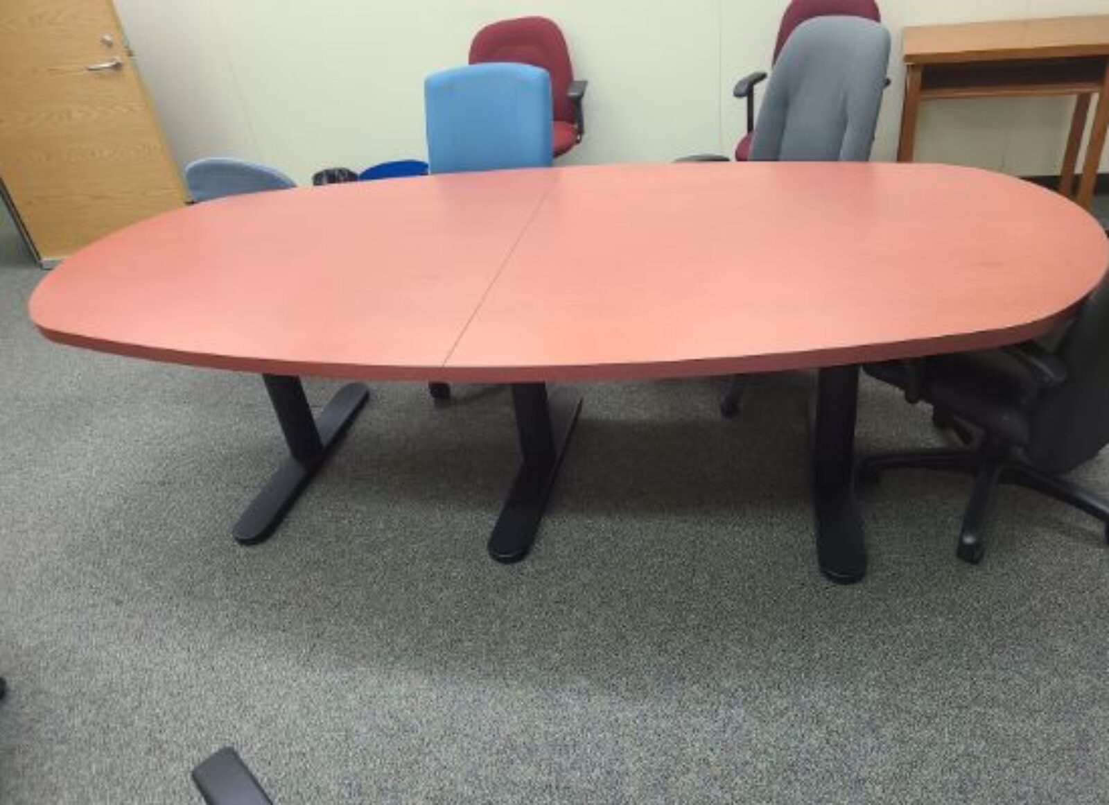 Table de réunion, 9 pieds de long x 4 pieds de large x 30 pouces de haut